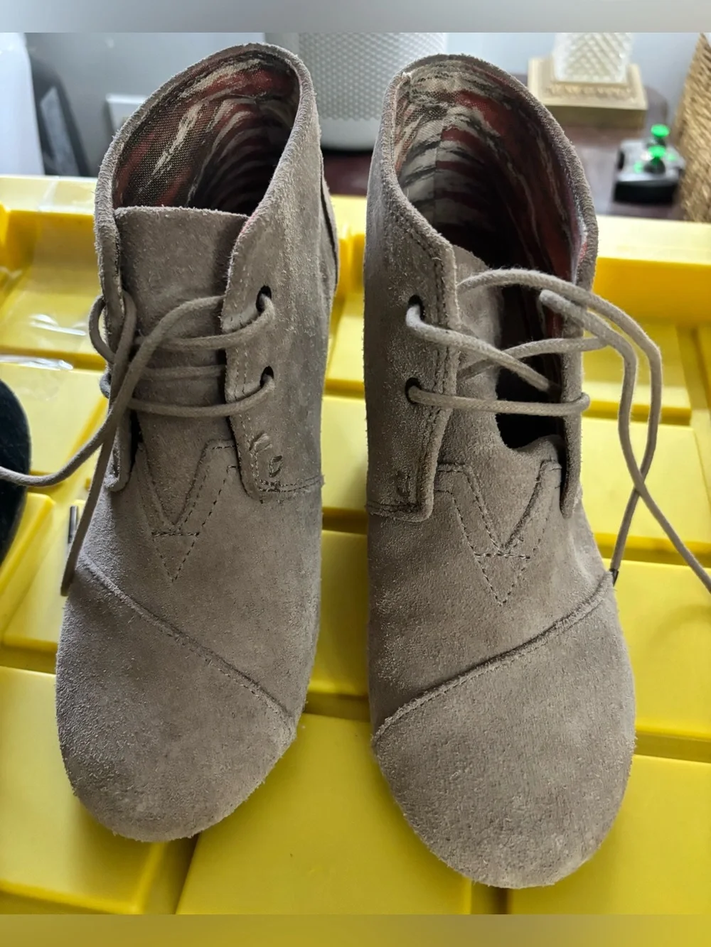 TOMS Desert Wedge Bootie in Taupe Suede -Womens 8.5 - Picture 3 of 7